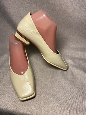 Burlega leather square toe flats in cream/ivory Size 39(US-8 approx)